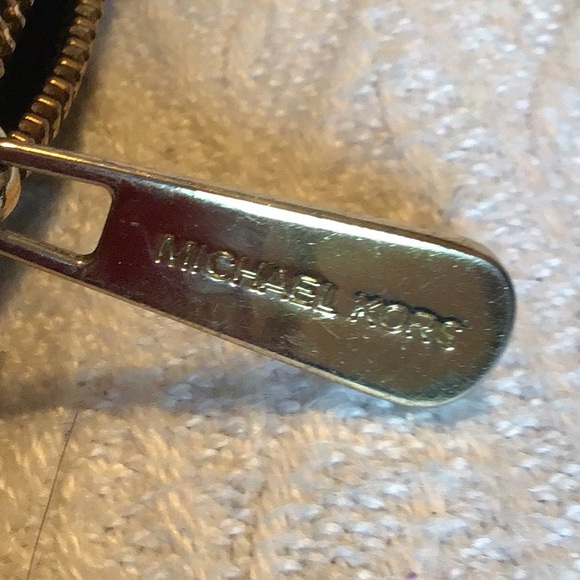 Michael Kors Wallets - Picture 13 of 15